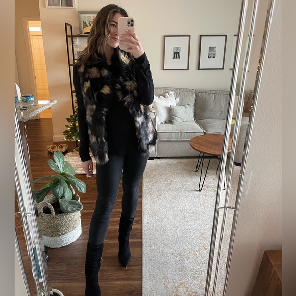 Faux fur Urban Outfitters vest - Picture 1 of 3